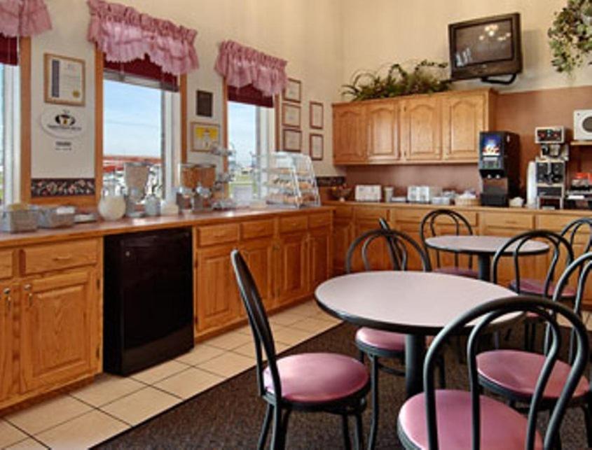 Super 8 Kingdom City Restaurant bilde